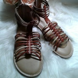 Torrid Gladiators sz. 9W NWOT